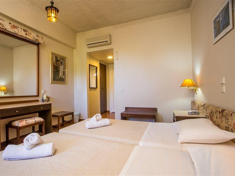 פליראקי Muses Hotel מראה חיצוני תמונה