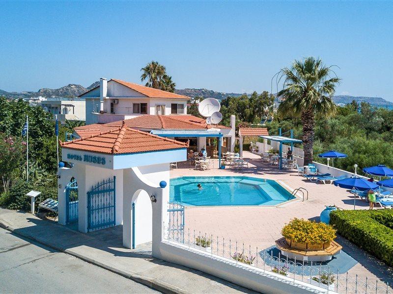 פליראקי Muses Hotel מראה חיצוני תמונה