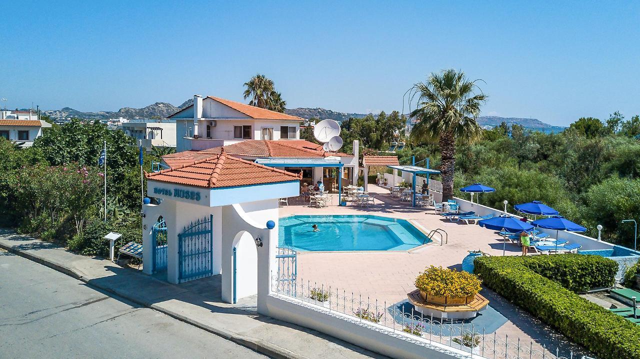 פליראקי Muses Hotel מראה חיצוני תמונה